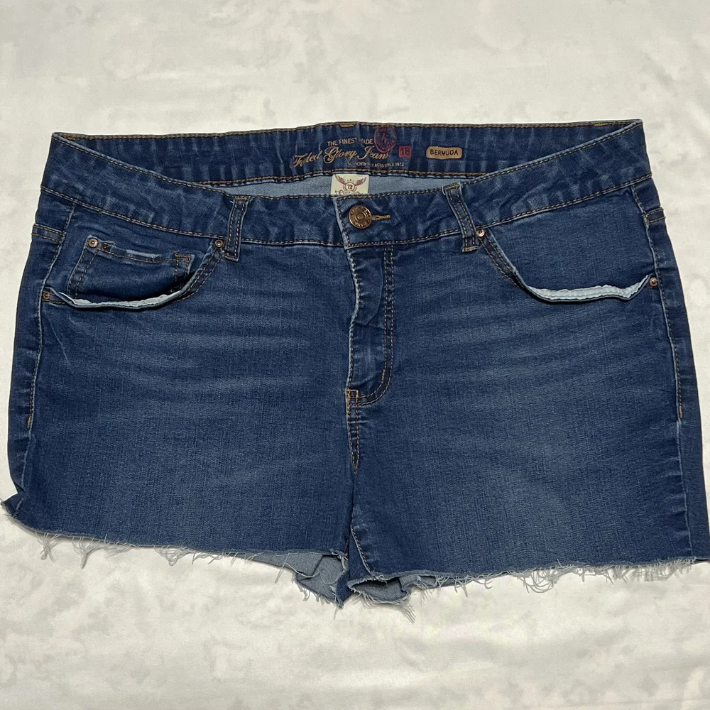 Faded Glory Womens Bermuda Jean Shorts Blue Denim Raw Hem Size 18 Stretch Cutoff